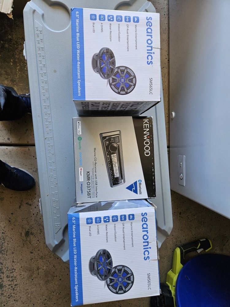 Boat Stereo System Includes 2 Speaks
