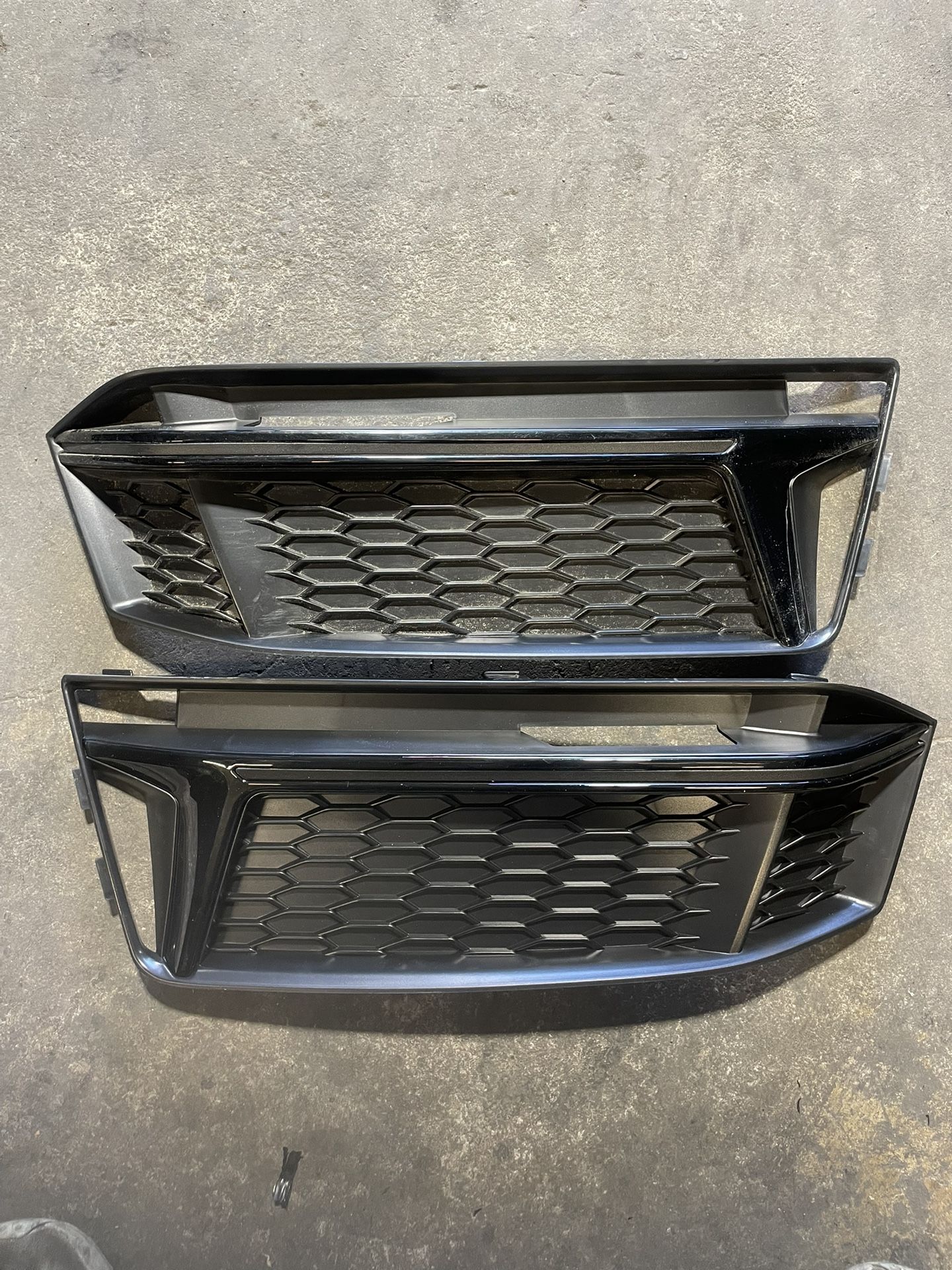Parted Out 17-19 Audi A4 Fog Light Lamp Grill Covers