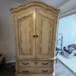 Seven Seas Armoire/Hutch