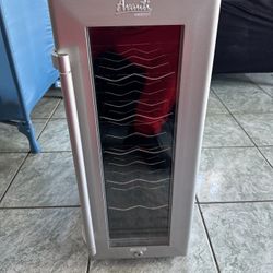 Avanti Platinum Mini Fridge (Wine Bottle Mini Fridge)