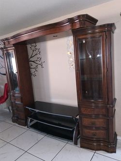 Entertainment center