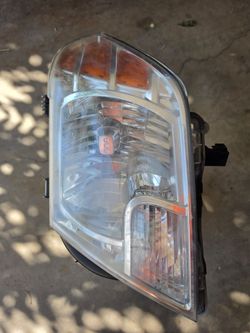OEM Nissan Frontier 2nd Gen Headlight