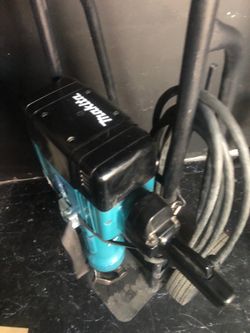 Makita 70 lb. AVT Breaker Hammer (Model HM1810 / HM1810X3