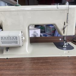 Singer Sewing Machine with table