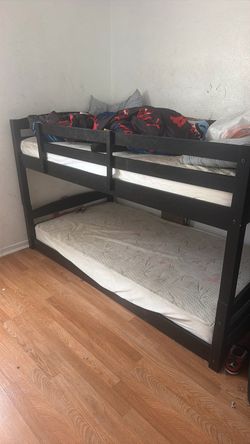 Twin bunk beds w mattress