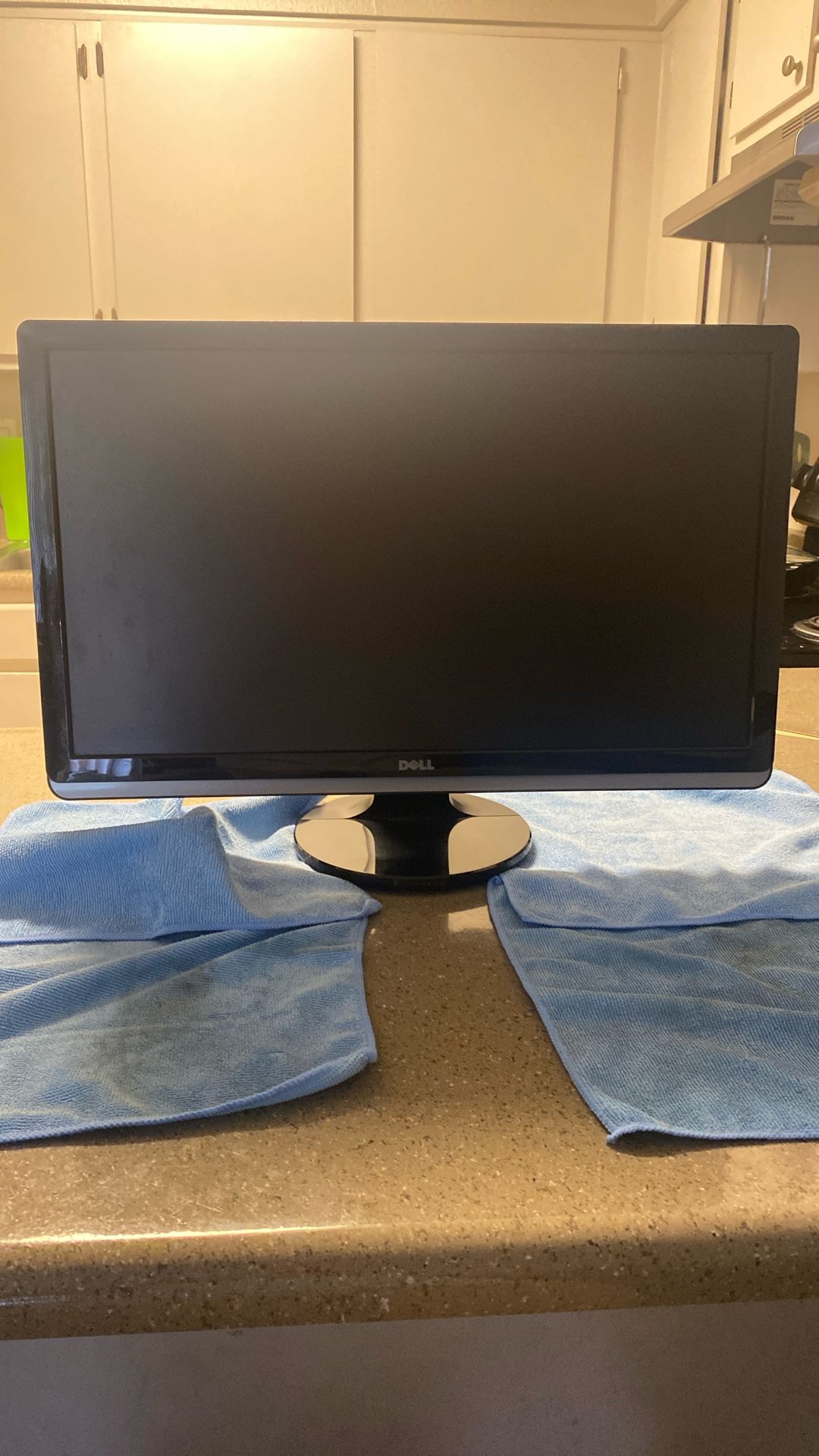 DELL ST2420L 24” HD monitor