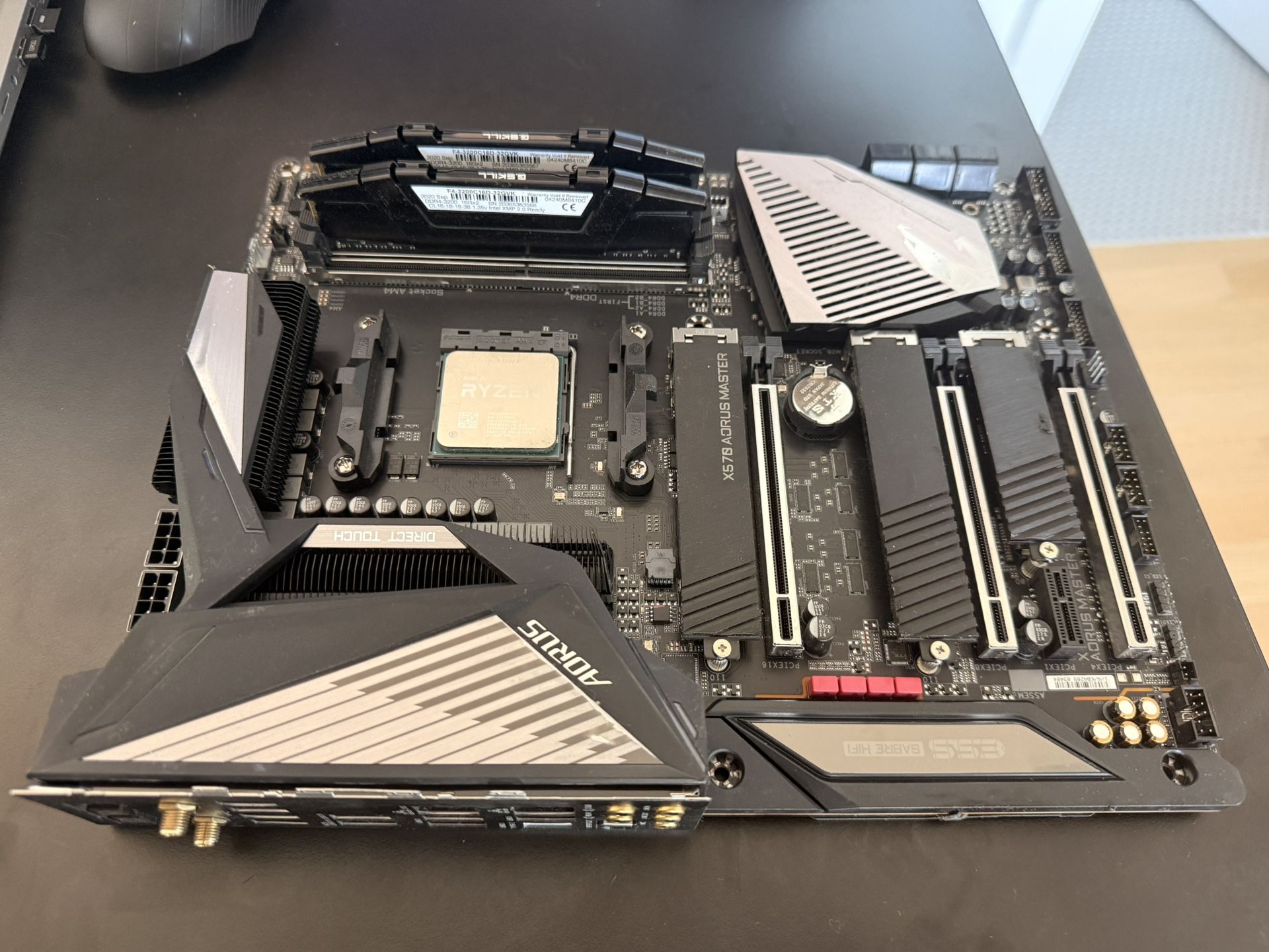 Ryzen R9 5900x + X570 Aorus Master + 2 Gskill ram + 850 PSU 