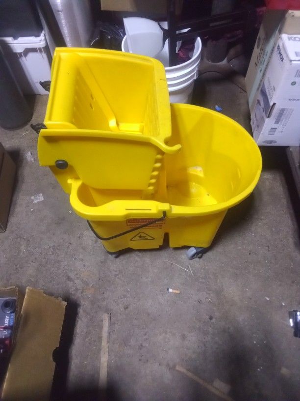 Mop Bucket, Commercial Rubbermaid Wave Break.