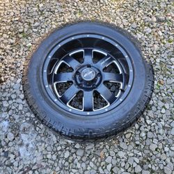 2017 Toyota tundra wheels and tires and lugnuts  800.00Obo