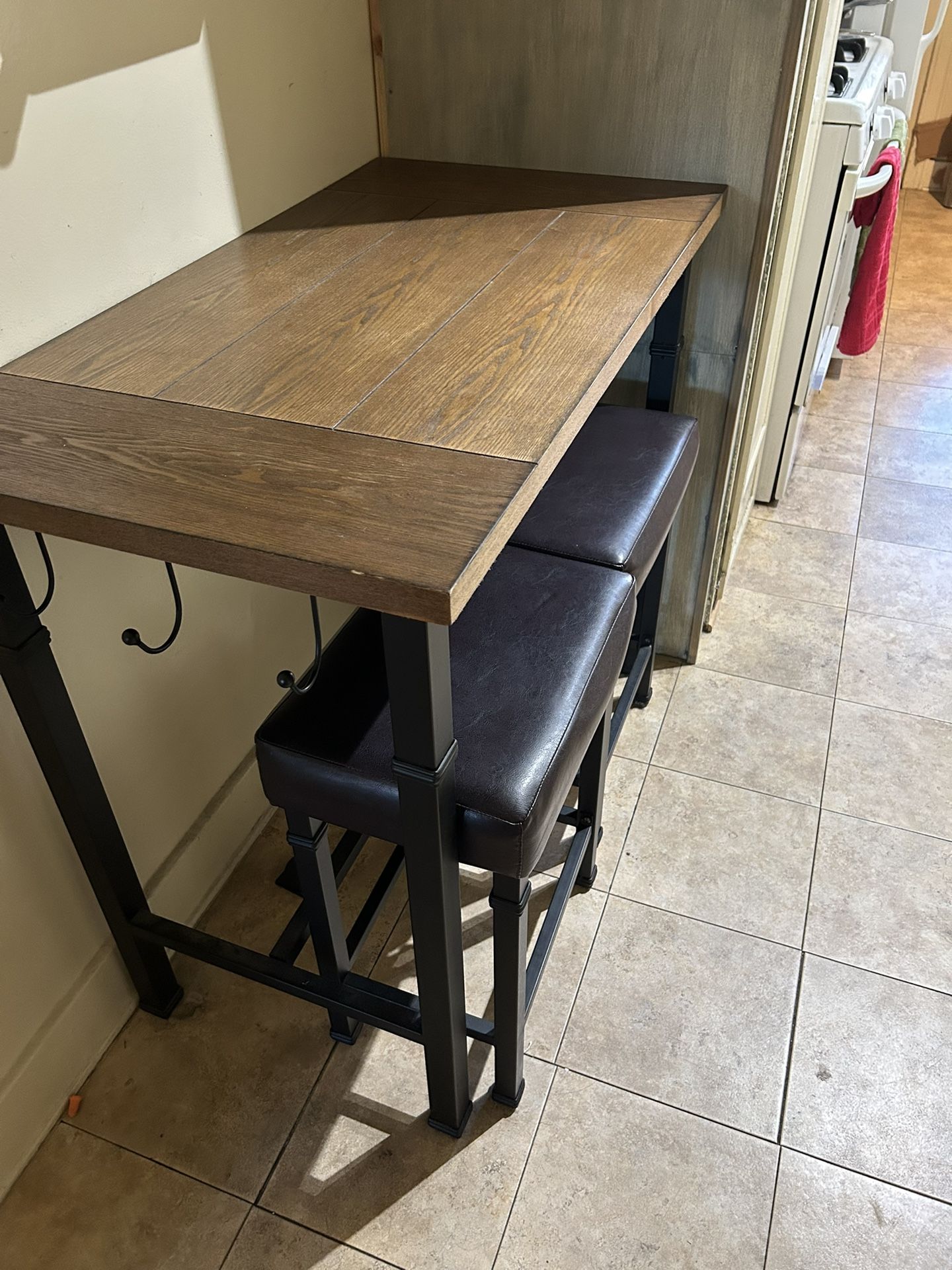Dinette Table And 2 Stools