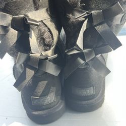 UGG BLACK SIZE 10 