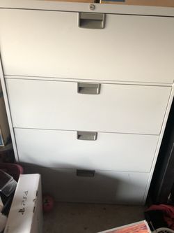 File cabinet/ NO keys