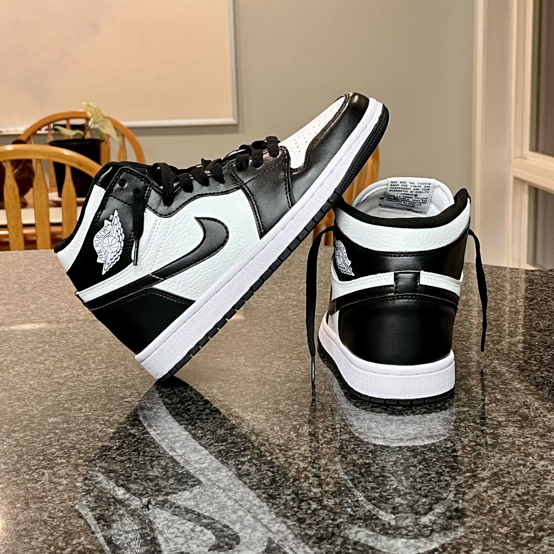 Jordan 1 Retro High OG Black White 2014 555088-010