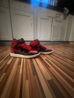 Jordan 1s black and red /shiny