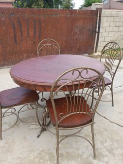 Table with 4 chairs