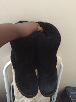Nice and super warm ugg black suede boots size 10 water resistant nice and heavy for bad weather
