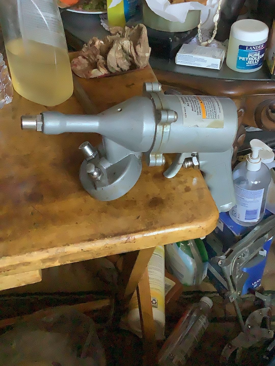 Central Pneumatic Aire Grease Gun