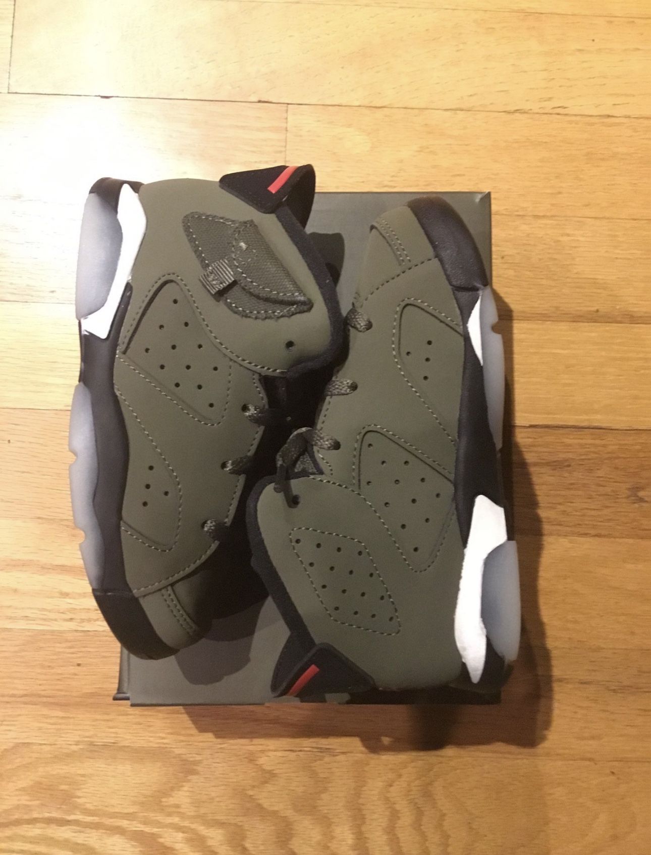 Jordan 6 Retro Travis Scott Olive - 9 C