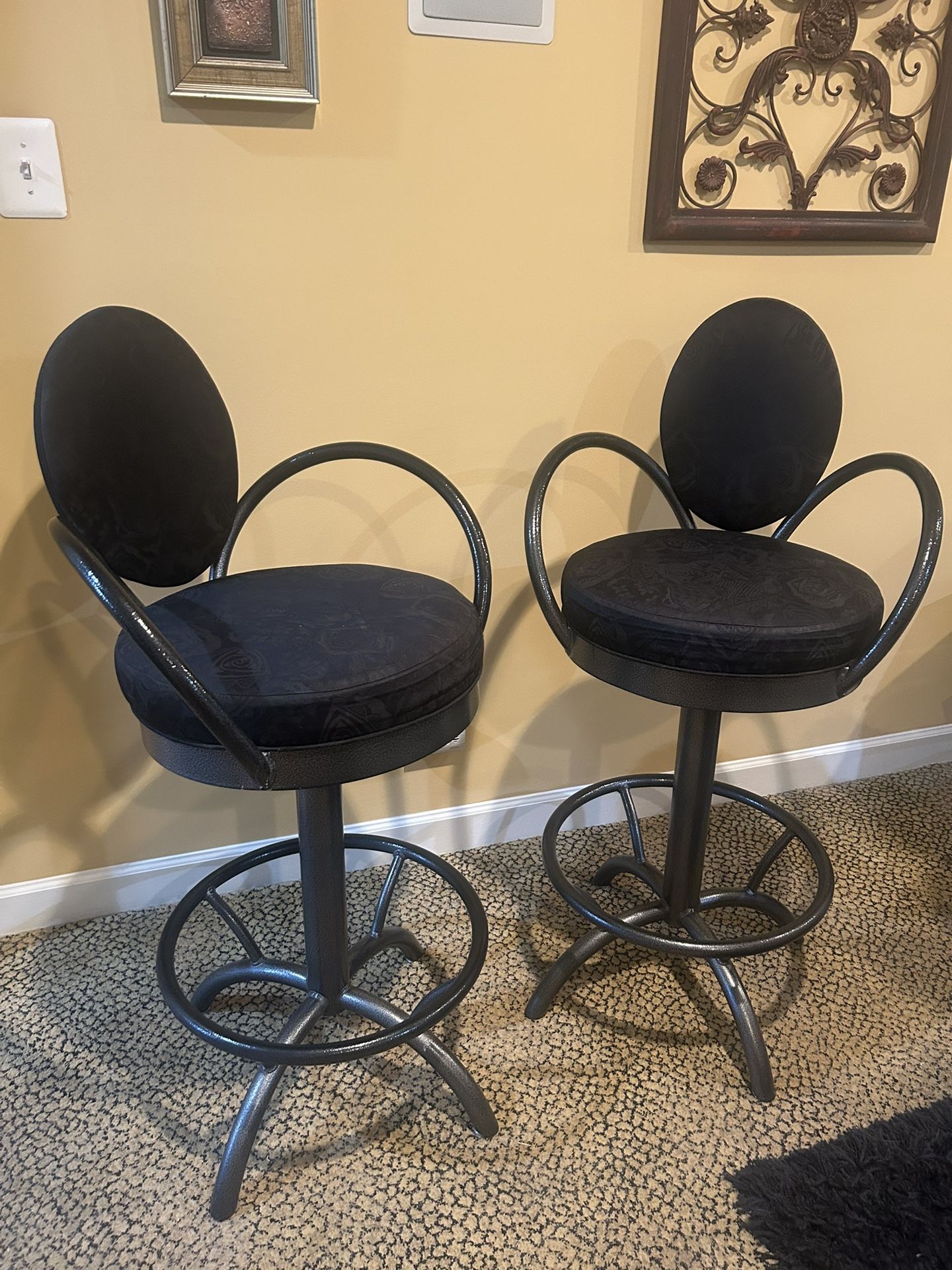 Very Sturdy Swivel barstool With Armrest And Back (2)