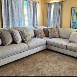 New// Rawcliffe Parchment 3-Piece Sectional, Seccional, Couch/ Delivery Available 