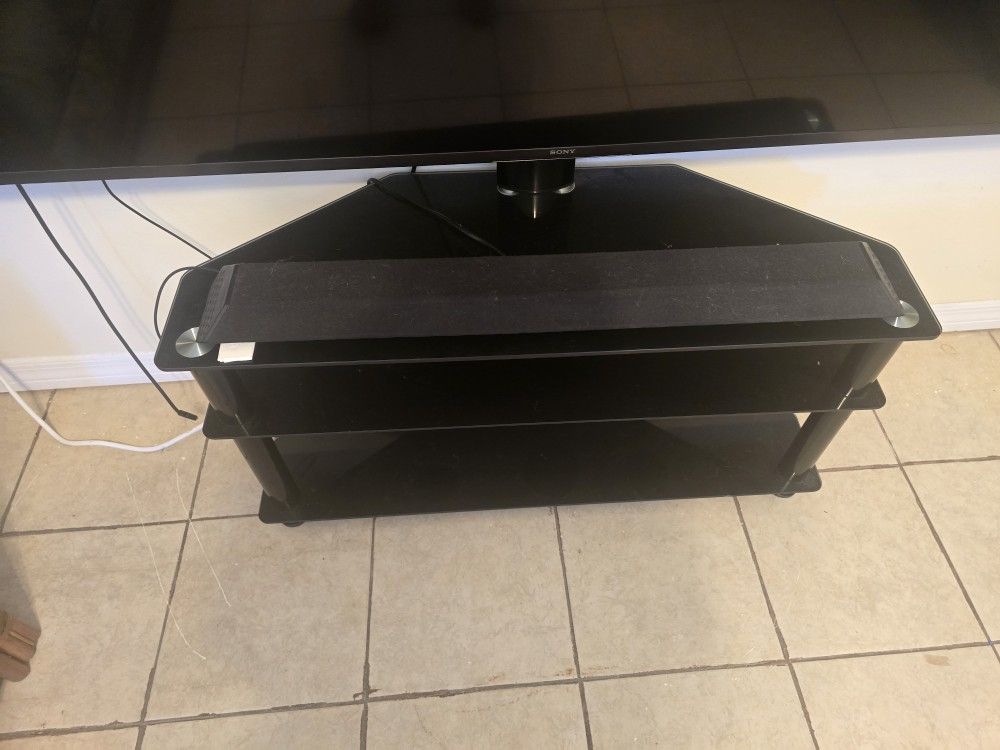 Sony 80" TV With Satand And Sound Bar