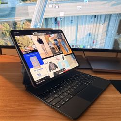 iPad Pro 12.9 inch 256GB (5th Generation) W/ Apple Pencil + Folio Keyboard Case