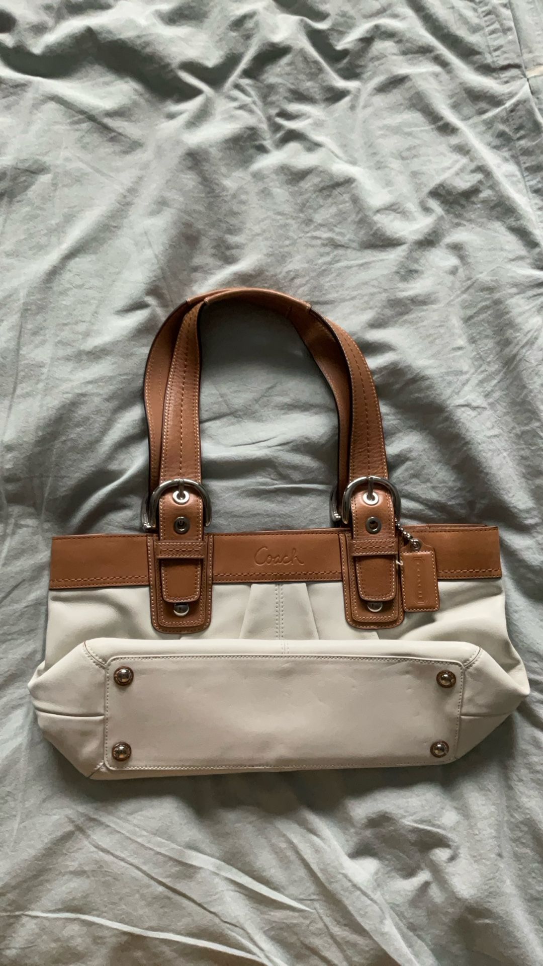 COACH All-Leather Purse – Excellent Condition