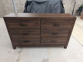 Bedroom Dresser (Great Condition)