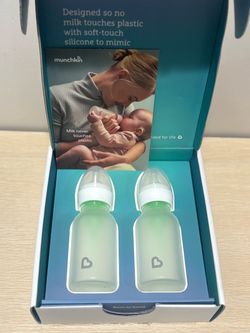 New Munchkin Silicone Baby glass Bottles 2-Pack Green Gender Neutral newborn small bottles