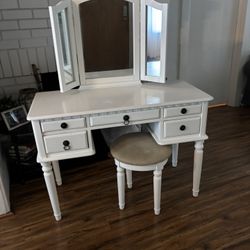 Vanity Table With Stool And Mirror