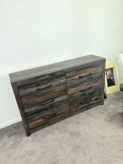 Dresser & Nightstands , Ashley Furniture l