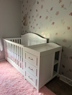 Charlie 4-in-1 Convertible Crib and Changer with Storage with mattress new