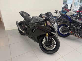 2025 SUZUKI GSX-R750