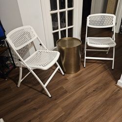 4 Foldable Chairs With Metal Table 