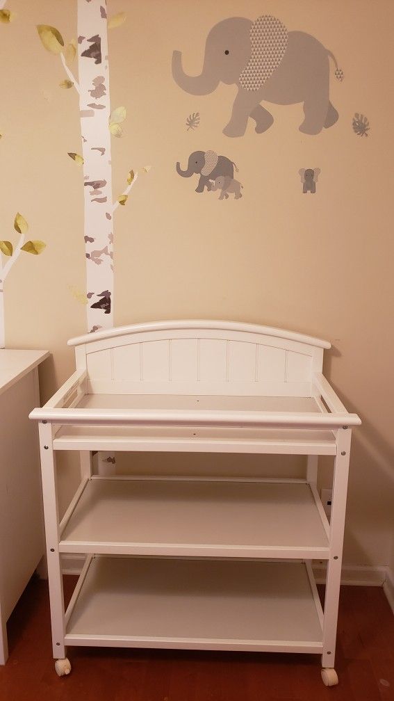 Changing Table - Graco - Dressing Table