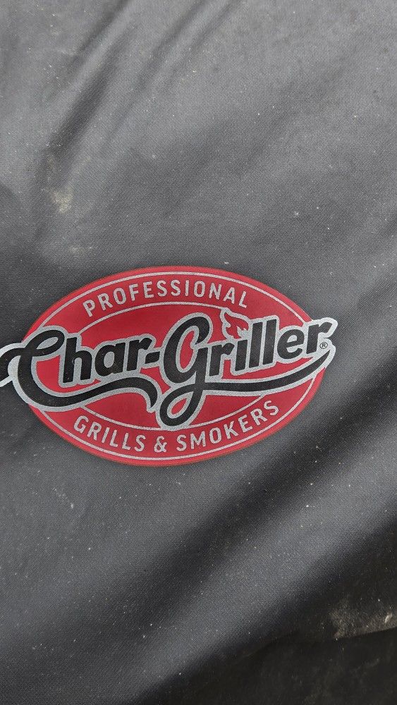 Char Giller Smoker  Great  Condition  Includes Cover