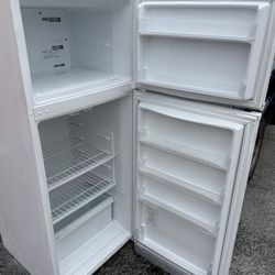 Kenmore Refrigerator/ Refrigerator Kenmore/24” Wide/ Ancho