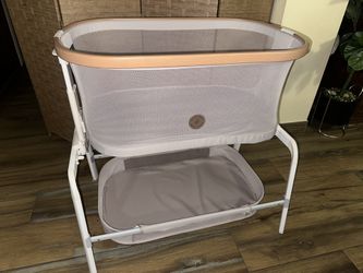 Maxi-Cosi Iora Bedside Bassinet – Light Gray Color