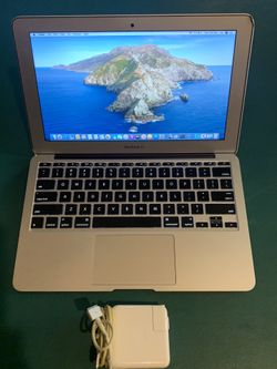 2013 MacBook Air 11” Core I5 Flash Drive 128 GB Ram 4 GB Charger