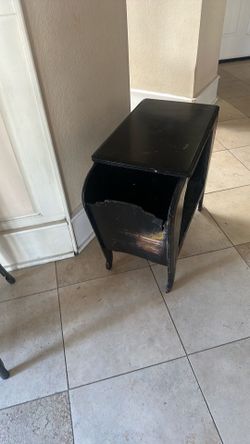 Antique magazine table needs minor repair Free in Ceres