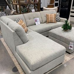 Olivia 🎉 brand new/ modern/luxury 🌼 2 piece sectional
