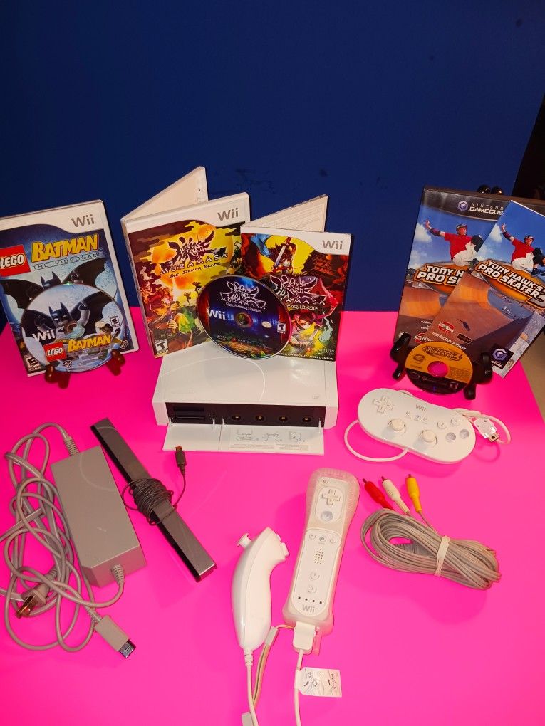 Nintendo Wii, Nintendo GameCube Compatible Wii First Model With Three Top-tier Games And Classic And Standard Controllers