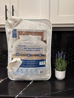 Cooling comforter
