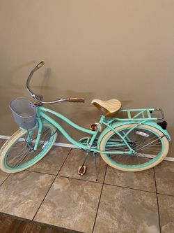 Huffy Deluxe Women's Beach Cruiser Bike