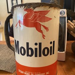 Vintage Mobiloil Can W/Handle 5 Quarts 