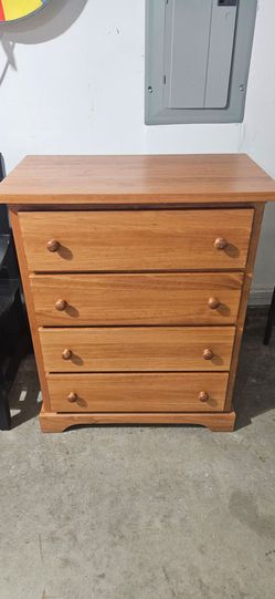 4-Drawer Wooden Dresser Chest