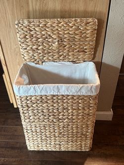 Laundry hamper basket