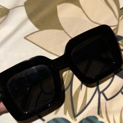 Square Frame Sunglasses- Black
