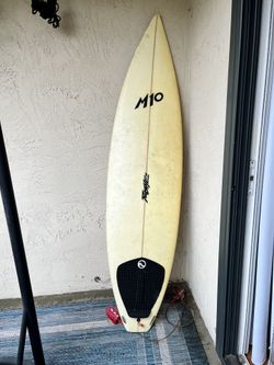 M10 surfboard 6'4"