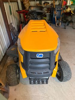 2019 Cub Cadet XT1 42" riding lawn mower